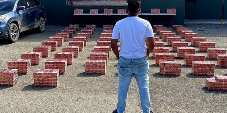 Hombre es detenido con contrabando de 368,000 cigarrillos en Valverde
