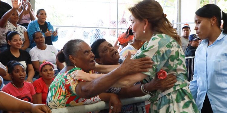 Vicepresidenta Raquel Peña celebra Día de las Madres con más de 1.000 mujeres en Bahoruco
