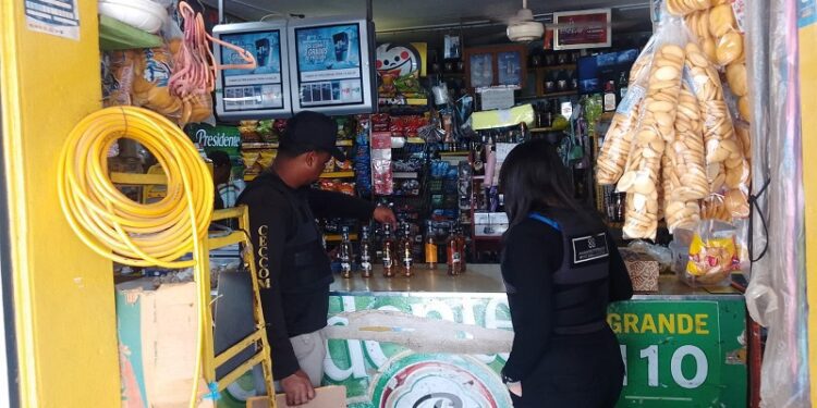 Ministerio Público ocupa bebidas y cigarrillos