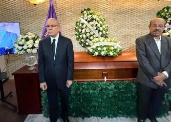 Danilo Medina y Comité Político del PLD rinden guardia de honor a Rodríguez Marchena