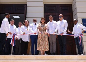 Vicepresidenta inaugura obras de revalorización en el Centro Histórico de Santiago