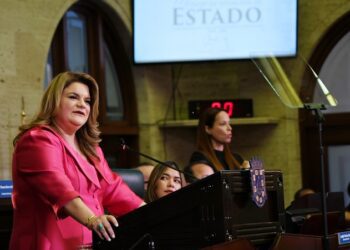 Gobernadora González Colón presenta presupuesto ascendente a 13.1 mil millones de dólares