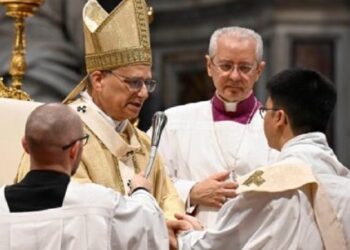 El Papa a los nuevos sacerdotes: reconstruir la credibilidad de una Iglesia herida