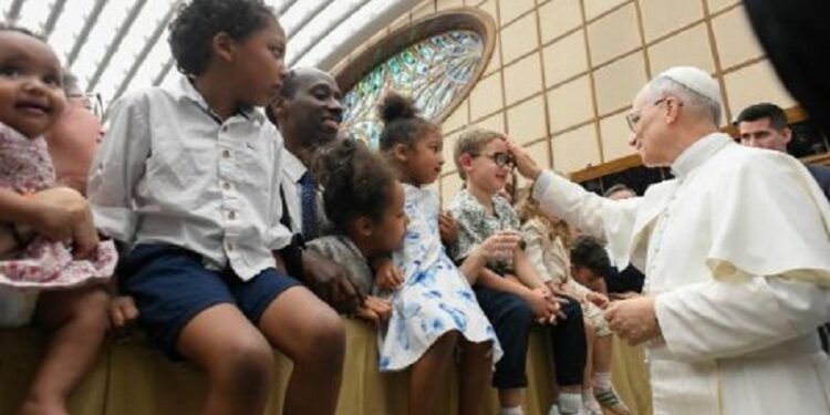 León XIV: Sean custodios de la memoria y constructores de la unidad