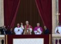 “La paz esté con ustedes, Dios ama a todos”: el abrazo de León XIV al mundo