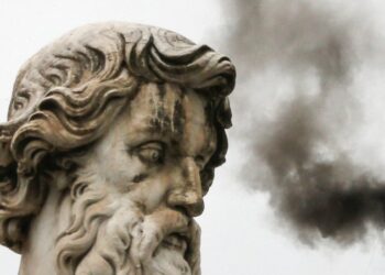 Humo negro: el cónclave no elige al nuevo papa en su primera votación