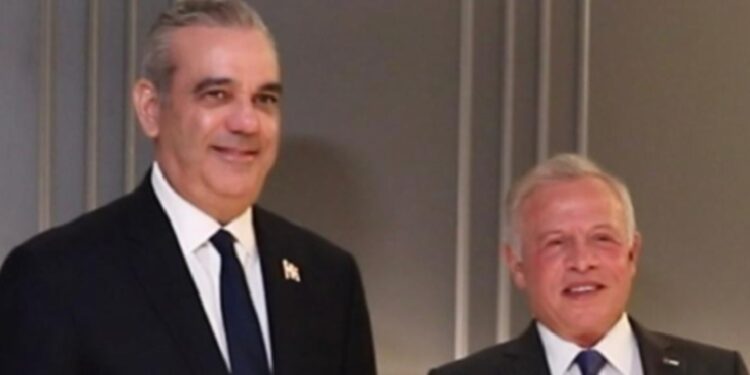 Presidente Abinader y el rey de Jordania sostienen reunión bilateral