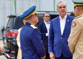 Abinader regresa al país tras concluir gira por Francia, Suiza y Brasil 