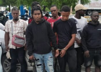 Apresan indocumentados en el baúl de una yipeta en Azua