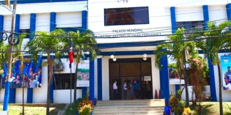 Regidores de SDO rechazan evento en escuela donde se llevó a una creadora de contenido para adultos