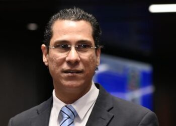 Diputado Félix Michell llama al Poder Ejecutivo a respetar el rol de fiscalizador del Legislativo