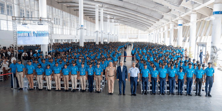 Presidente Abinader y Ministro de Defensa encabezan graduación de jóvenes del Servicio Militar Voluntario