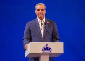 Presidente Abinader asegura el Gobierno evalúa reinicio de vuelos entre RD y Venezuela