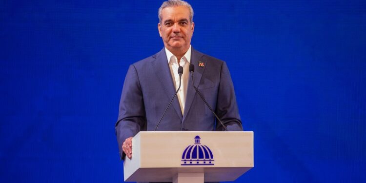 Presidente Abinader asegura el Gobierno evalúa reinicio de vuelos entre RD y Venezuela