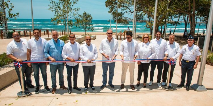 Presidente Abinader inaugura Malecón de Haina