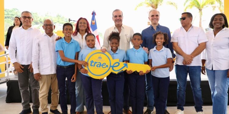 Presidente Abinader pone en marcha el TRAE en Samaná