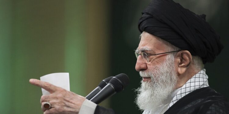 El fuerte mensaje del líder supremo de Irán a Israel tras el bombardeo