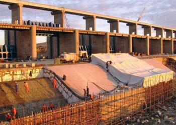 En América Latina y el Caribe, la inversión extranjera cayó un 12% en 2024