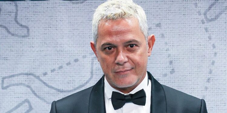 Fan que tuvo una relación con Alejandro Sanz lo acusa de superar los límites de lo «moral y humano»