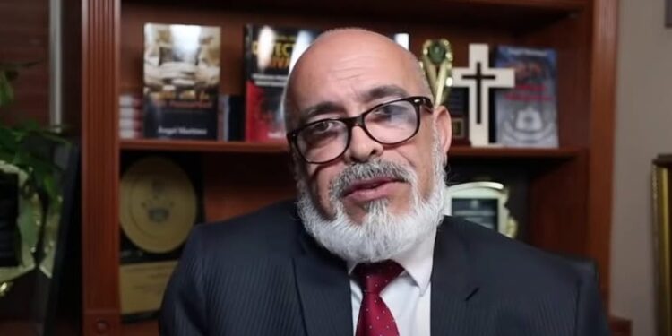 Tribunal de Santiago impone medidas de coerción al comunicador Ángel Martínez