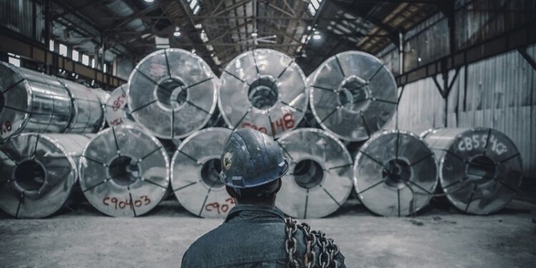 Trump eleva al 50 % los aranceles al acero y aluminio