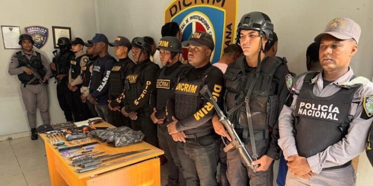 Ocupan arma de fuego, municiones, pertrechos militares, sustancias narcóticas