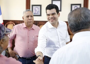 Wellington Arnaud se reúne con comunitarios de Sajoma