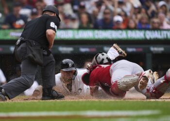 Elly desata un tiro 98.3 mph para un out… y ni siquiera es su disparo más rápido