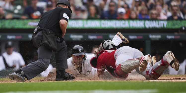 Elly desata un tiro 98.3 mph para un out… y ni siquiera es su disparo más rápido