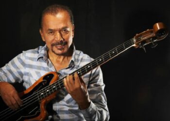 Bobby Valentín: su bajo y él