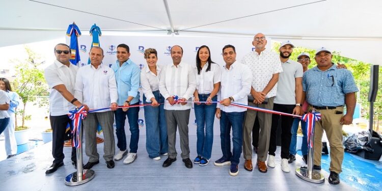 “Juega RD Banreservas” devuelve esplendor a cancha del Ensanche La Paz