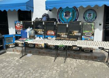 Detienen a cuatro, ocupa drogas, máquinas tragamonedas, cigarrillos ilegales y alcohol adulterado