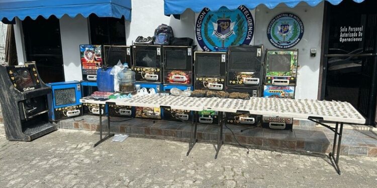 Detienen a cuatro, ocupa drogas, máquinas tragamonedas, cigarrillos ilegales y alcohol adulterado