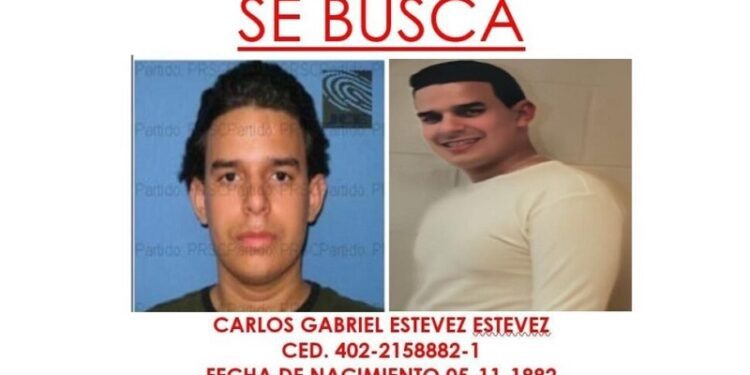 Policía identifica y busca hombre vinculado al asesinato de otro frente a su residencia