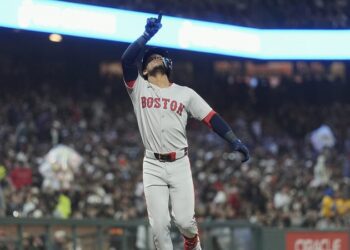 Rafaela guía a Boston sobre Gigantes en primer duelo ante Devers