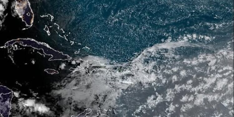 Pronostica el INDOMET aguaceros y tronadas en la tarde