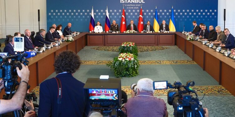 Concluye la segunda ronda de diálogo entre Rusia y Ucrania tras una reunión de una hora en Estambul