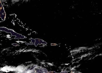 Aguaceros locales con tronadas hacia el interior del país