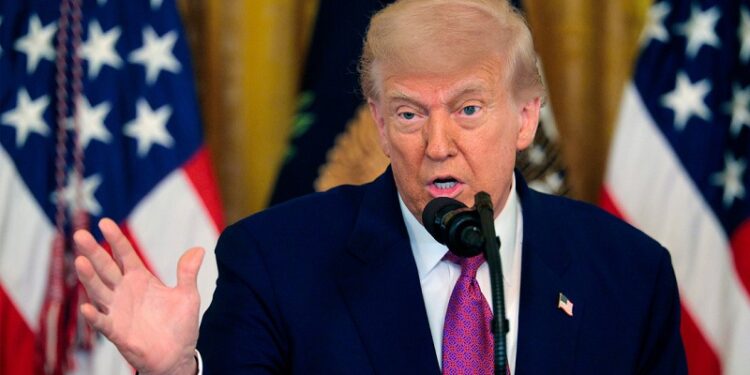 Trump considera prohibir la entrada a EE.UU. a ciudadanos de 36 países más