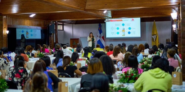 Desarrollan jornada científica 2025: Cosmetología con Propósito