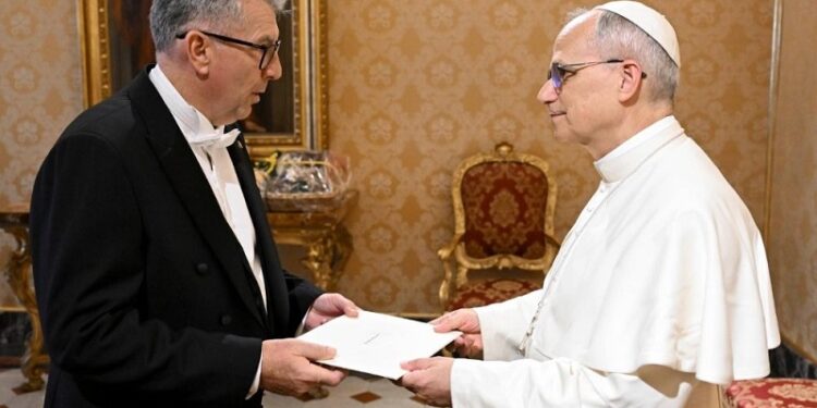 El Papa recibe a los nuevos embajadores de Australia y República Dominicana