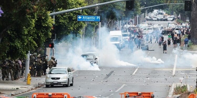 VIDEOS: Nueva jornada de violencia azota Los Ángeles por redadas migratorias