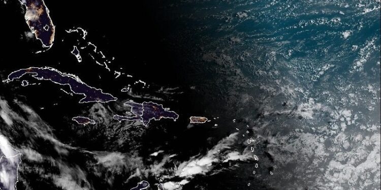 Soleado y caluroso con algunos chubascos en la tarde