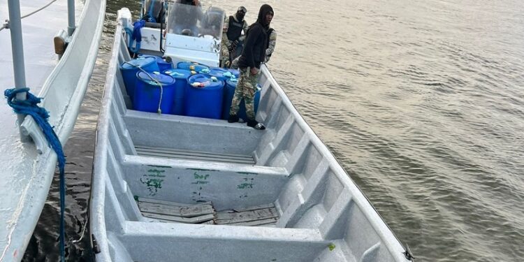 Autoridades ocupan más de 1.3 toneladas de cocaína