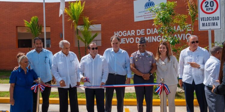 Paliza encabeza entrega de hogar de día para adultos mayores