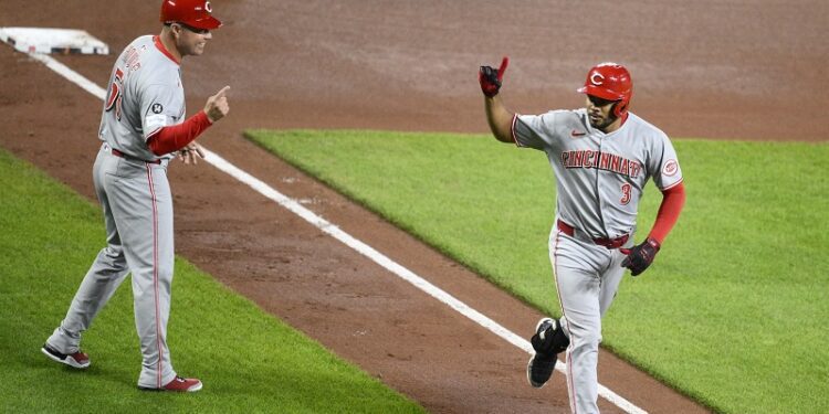 Jeimer Candelario fue designado para asignación por los Rojos