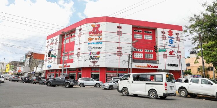 Edeeste desmantela conexión irregular de empresa en sector Villas Agrícolas