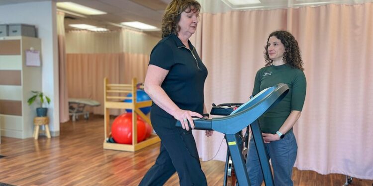 Este sencillo hábito puede ayudar a los pacientes con cáncer de colon más que algunos medicamentos