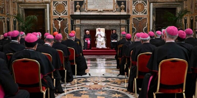 El Papa a los nuncios: sean la mirada de Pedro, siempre del lado de los últimos