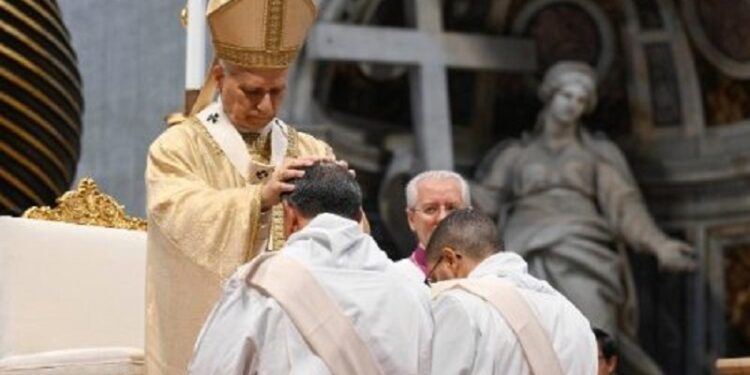 El Papa a los sacerdotes: Configuren cada vez más su corazón con el de Cristo